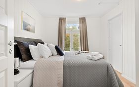 5 Mins To City Center In Bright & Cozy Stay